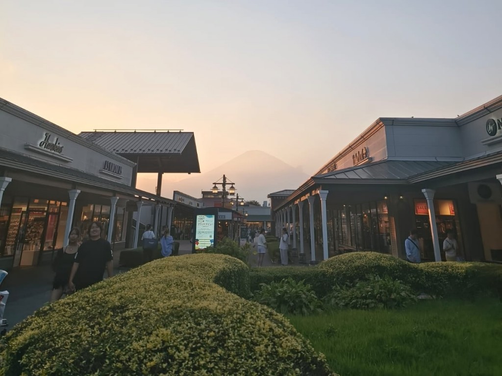 Classic Mt. Fuji Day Trip – Iconic Views, Culture & Shopping in One Day 5