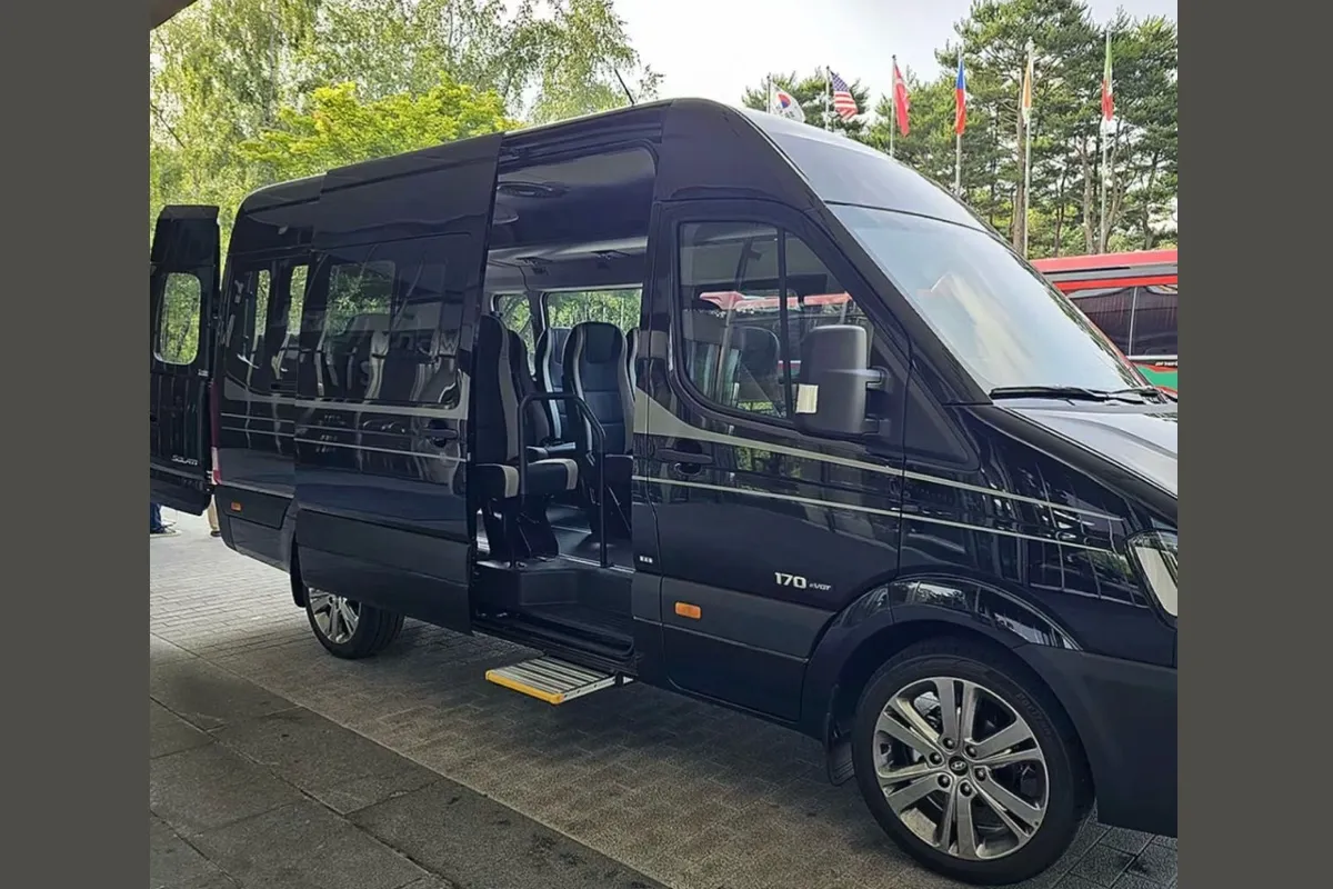 Taxi & Airport Transfer in Korea using Korea / Seoul 15 seaters van  3