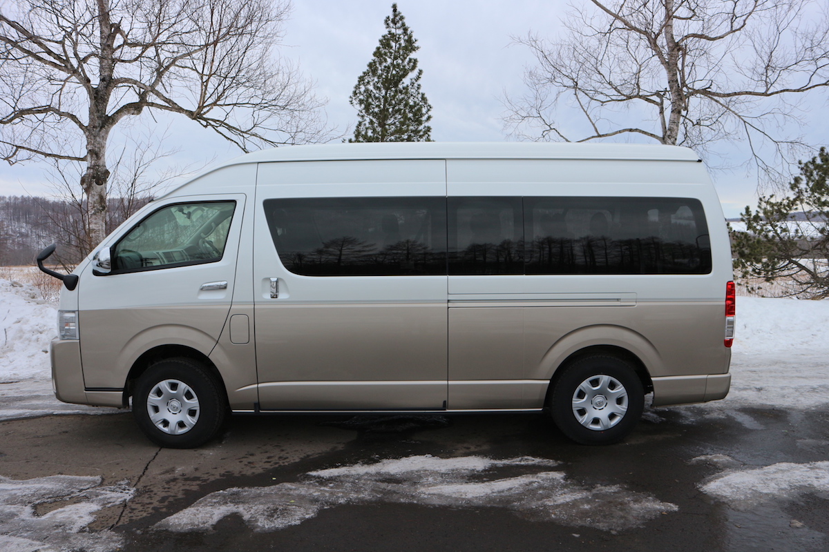 Toyota hiace сколько мест. Тойота Осака. Тойота Хайс в Тайланде. Тойота Хайс такси. Тойота Коммутер.