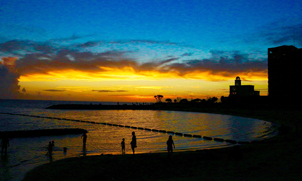 Pantai di Okinawa